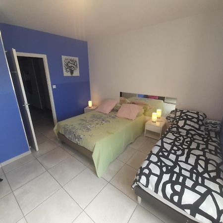 Au 70 Apartment Millau Bagian luar foto