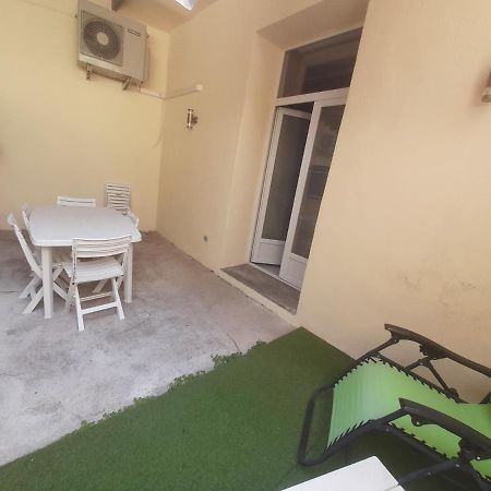 Au 70 Apartment Millau Bagian luar foto