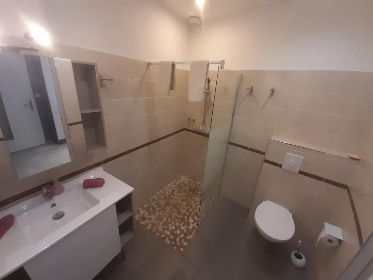 Au 70 Apartment Millau Bagian luar foto